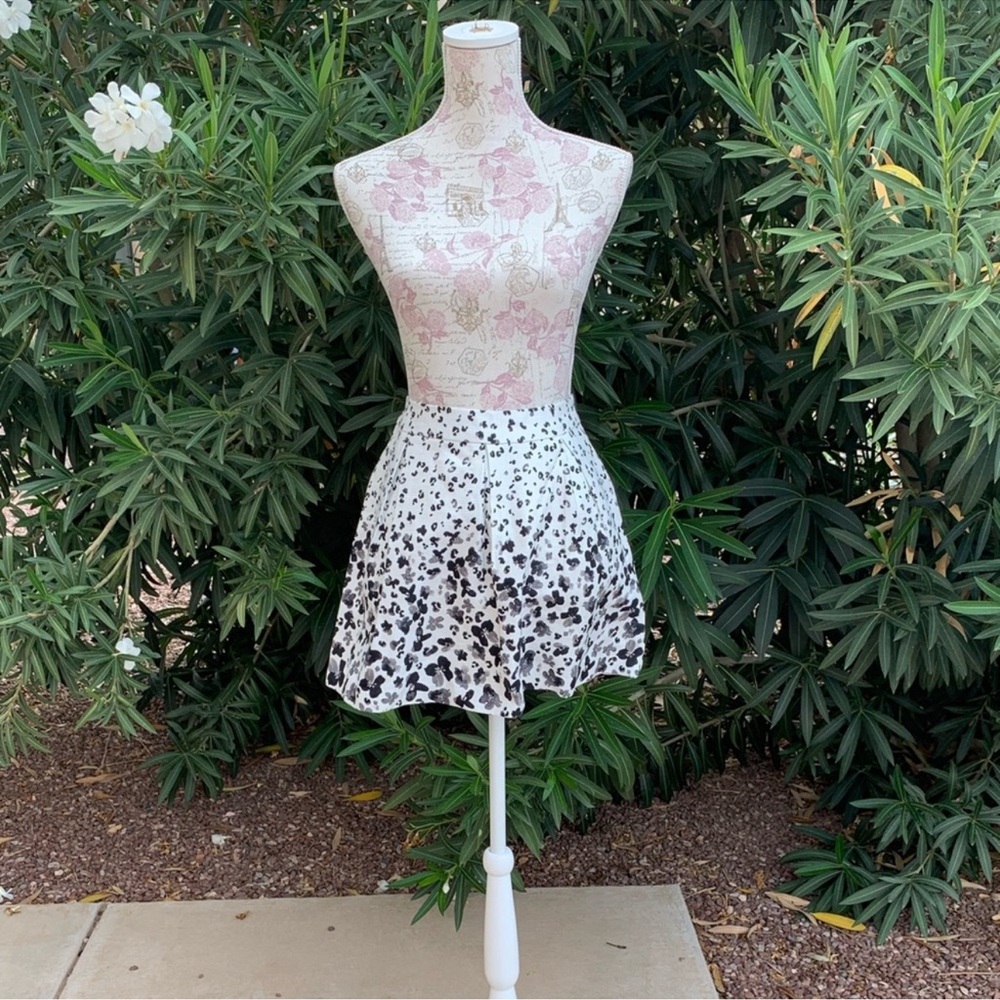 Banana Republic Factory Black White Floral A-Line Mini Skirt Size 6P NWT